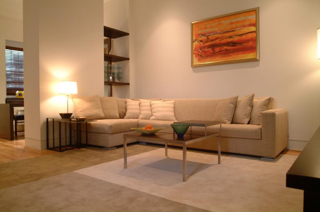Deluxe One-Bedroom Apartment